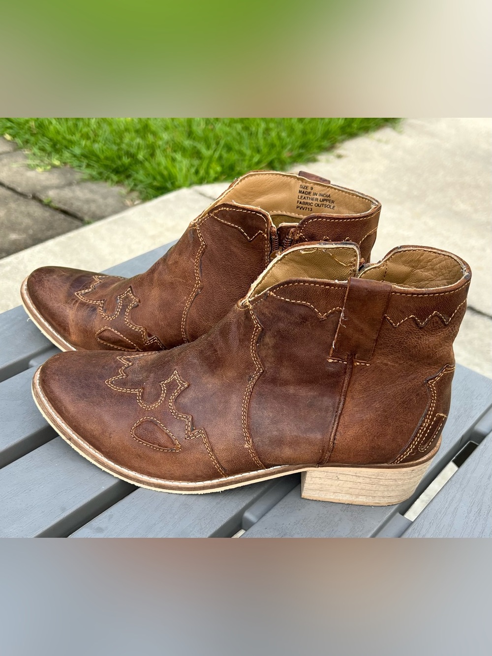 Very Volatile Drexel Brown Leather Western Ankle Booties! Size 9.